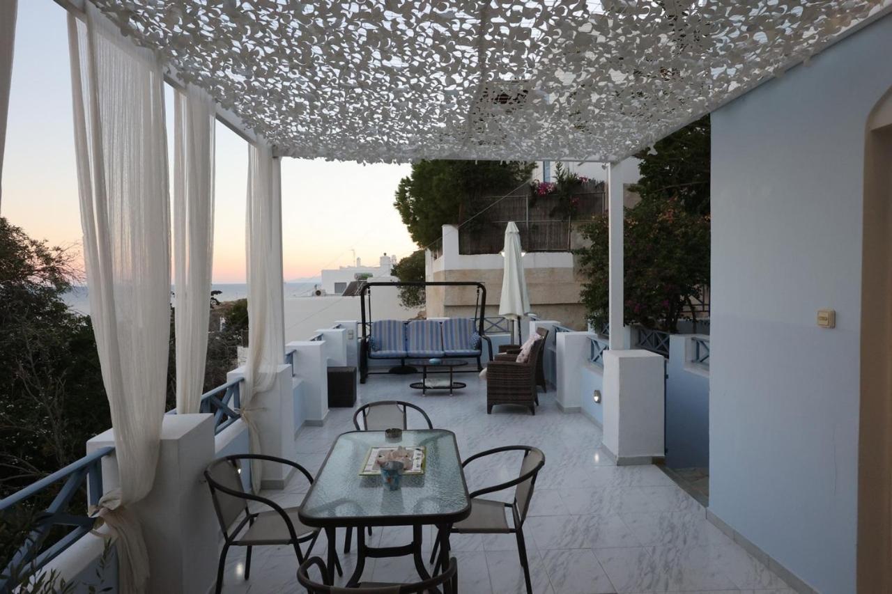 With Stunning View - Syros Vári