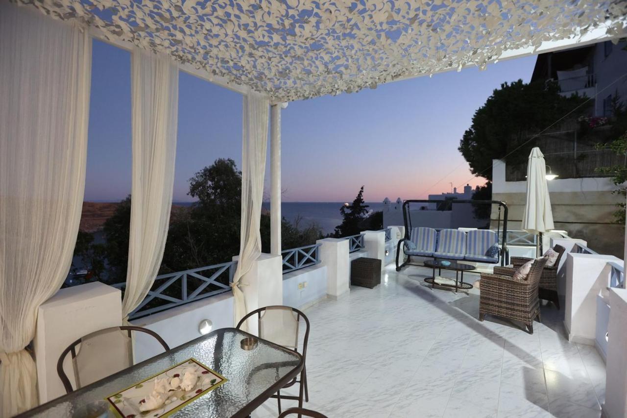With Stunning View - Syros Vári